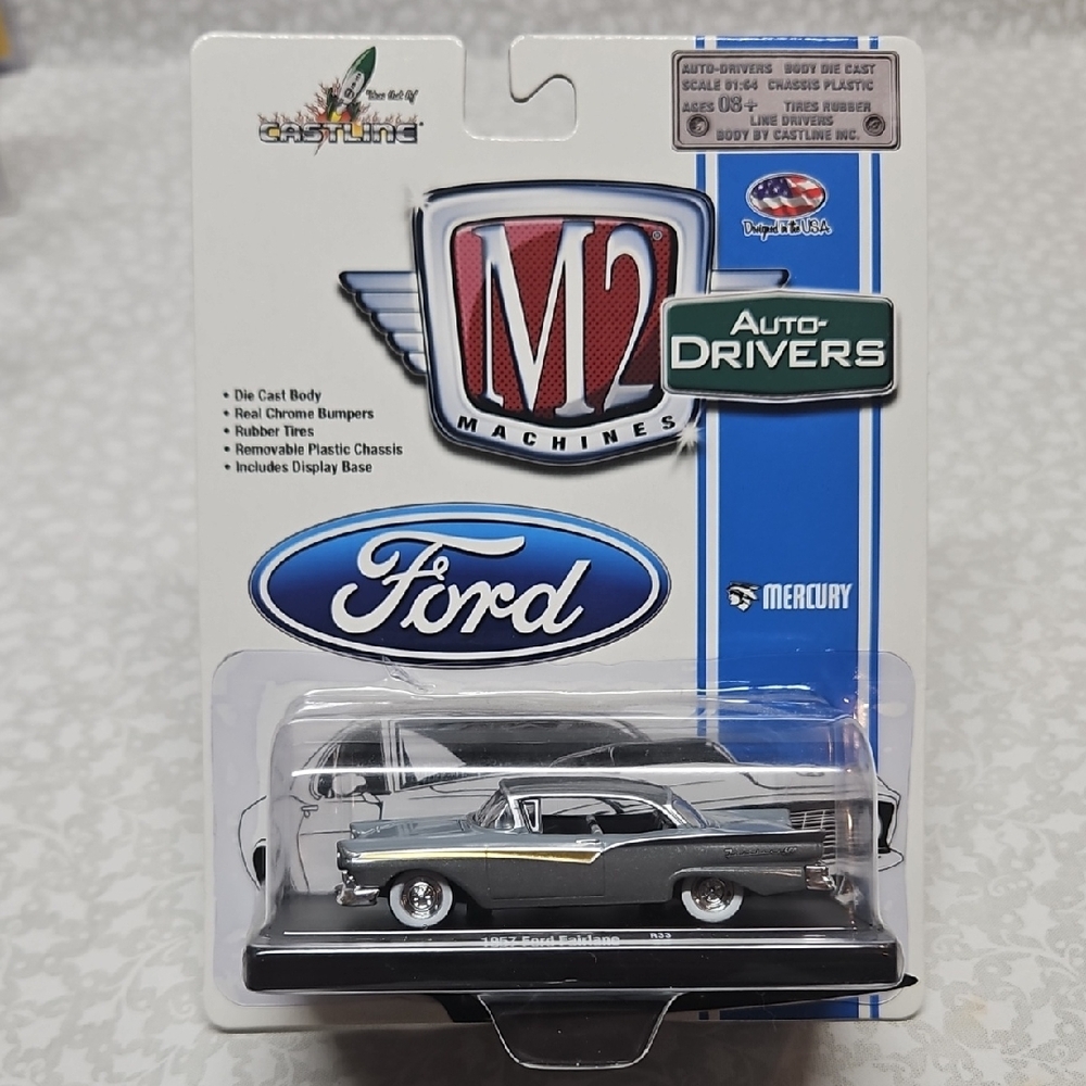 2015 M2 Machines 1957 Ford Fairlane R33 15-17